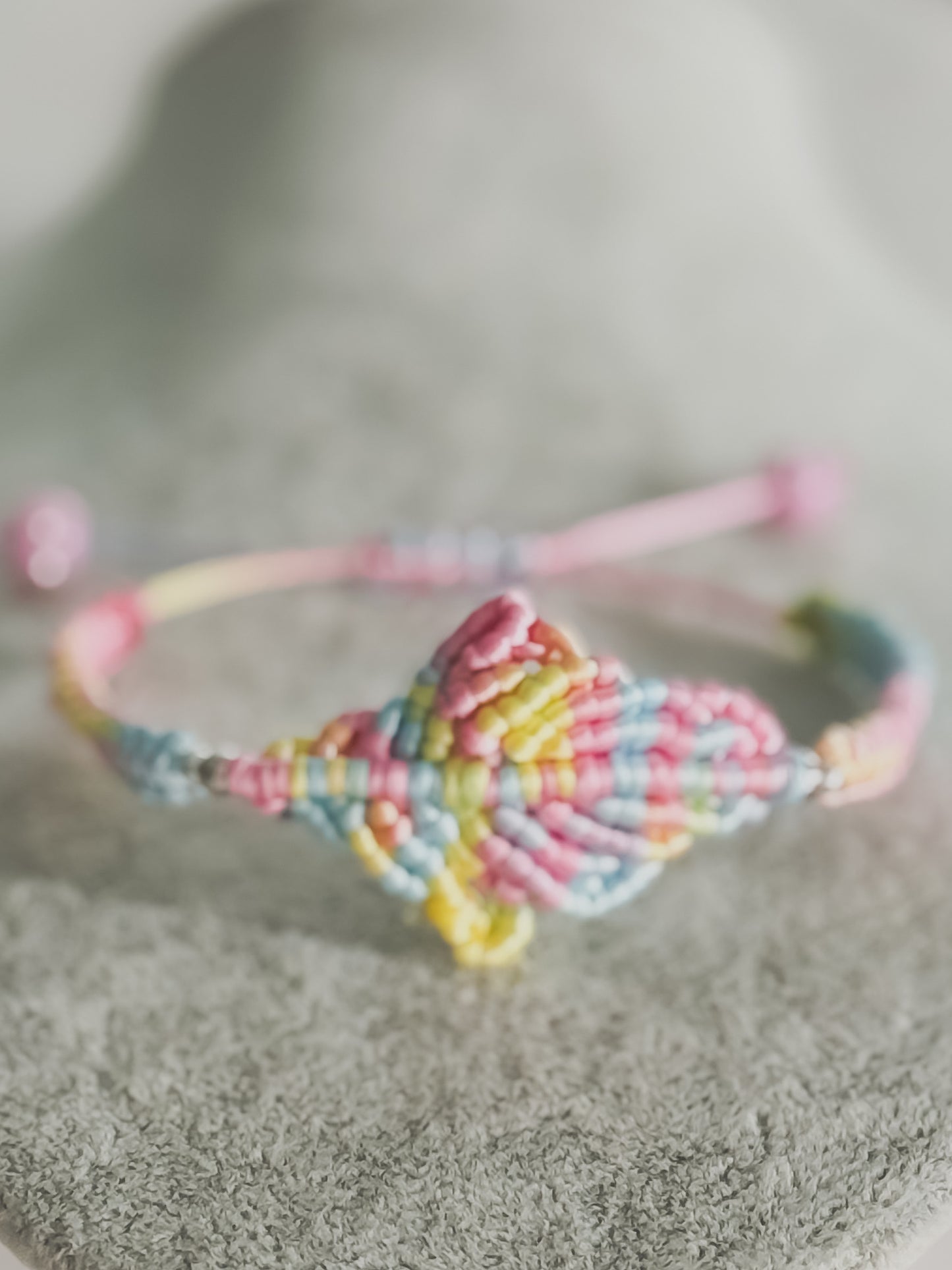 Macrame leaf bracelet