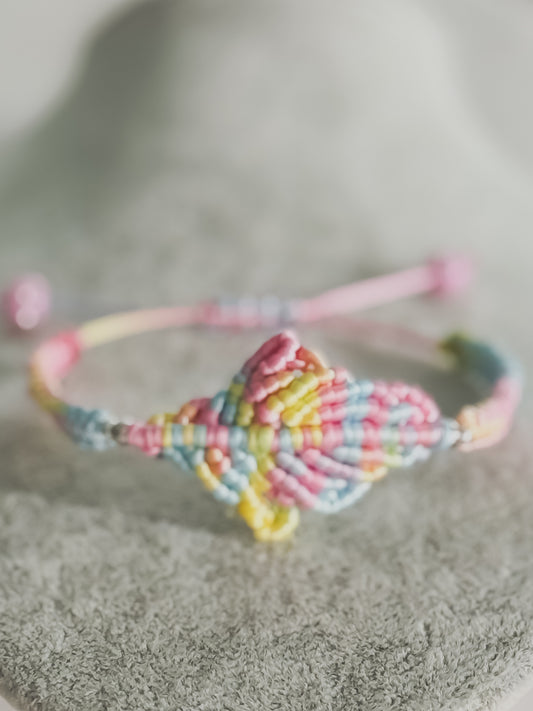 Macrame leaf bracelet