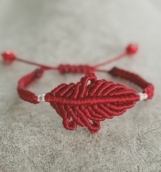Macrame leaf bracelet